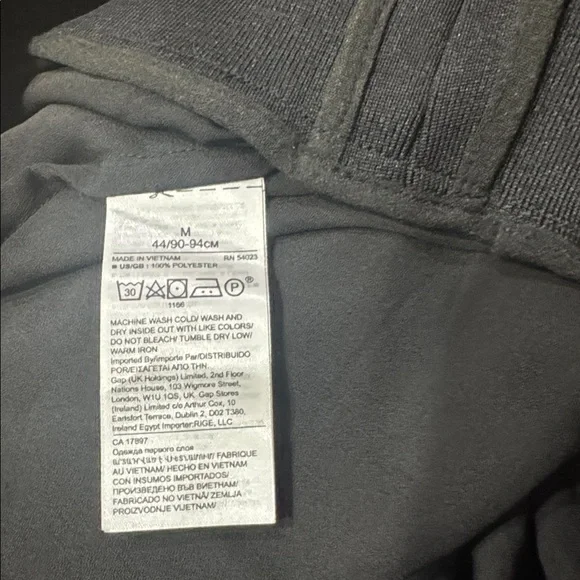 Banana Republic Black Short-Sleeve V-Neck Blouson Top - Picture 3 of 3